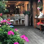 Alojamento de Acomodação e Pequeno-almoço Bali Butique Nyergesujfalu